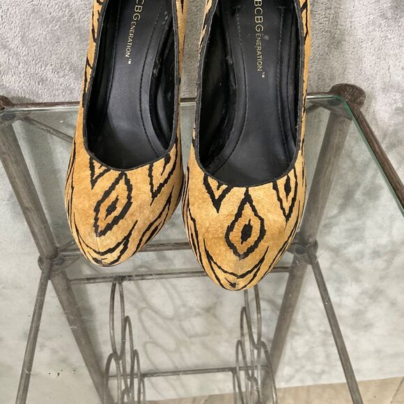 BCBG Leather Stiletto pumps women’s size 9 tiger print Platform high heels - Picture 9 of 10